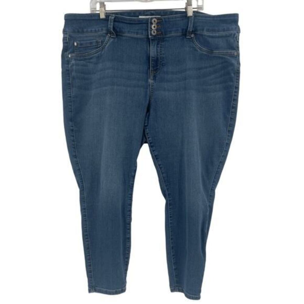 Torrid Denim Blue Crop Jeans size 24S - Picture 1 of 6